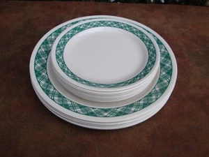Set di (15) piatti per insalata e piatti Corelle verdi modello a quadri di Corning EX - Foto 1 di 6