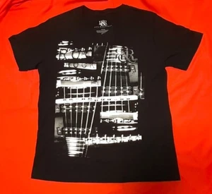 Rock & Republic schwarzes Herren-T-Shirt mit weißer Gitarrengrafik 100 % Baumwolle Large neu ohne Etikett - Bild 1 von 3