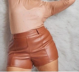 Pantaloncini corti Wild Fable Burnt Siena vita alta ecopelle zip laterale taglia:24 nuovi con etichette - Foto 1 di 8