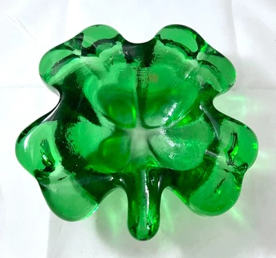 盘/托盘,令人惊叹的绿色 4 叶三叶草,非常厚的玻璃,重型,复古 — 第 1/4 张图片