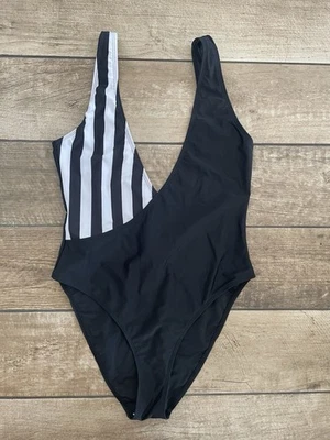 Nuevo con etiquetas Disfraz de Natación Boohoo Talla 10 Bloque Rayas Crossover Foto 1 de 4