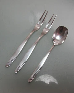 Zuckerlöffel + 2 Aufschnittgabeln versilbert 90er 70er Jahre Dekor schön verzier - Picture 1 of 3