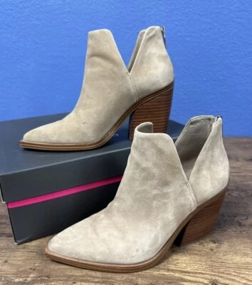 VINCE CAMUTO Taupe Beige Gamuza Gigietta Punta Punta Tacón Botines Botas EE. UU. 6 Foto 1 de 4