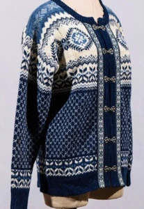 VTG Woolrich Women's size S Cardigan Sweater 100% Wool Nordic Metal Clasps c - Picture 1 of 13