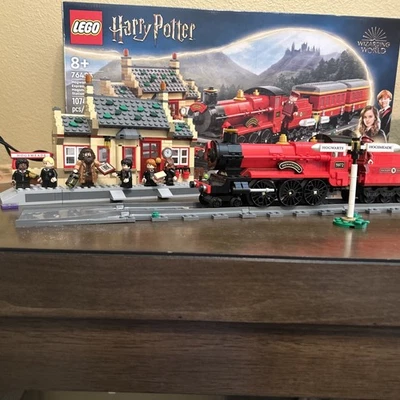 LEGO Harry Potter: Hogwarts Express & Hogsmeade Station (76423) 100% Complete - Image 1 of 4
