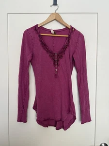 We The Free Top Women M Purple Crochet Henley Button Long Sleeve Boho Festival - Picture 1 of 11