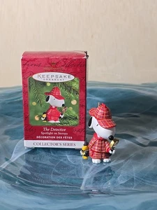 2000 Hallmark Keepsake NATALE ornamento PEANUTS Snoopy il detective - Foto 1 di 13