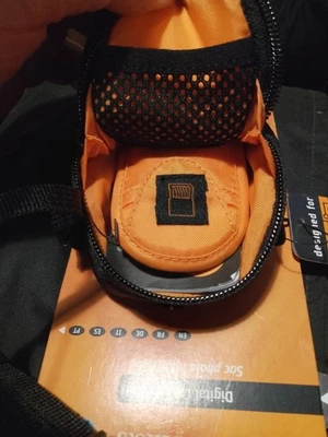 Lowepro Apex 5 AW Compact Case Brand New With Tags - Compact Cameras - Image 1 of 3