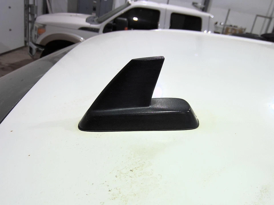 2007 - 2014 GMC Yukon XL 1500 Black Roof Mounted GPS Antenna Mast - Image 1 of 1