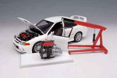 Motorhelix Mitsubishi Lancer Evo IV Scotia White with Engine  1/18. M84003 - Immagine 1 di 4