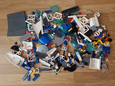 LEGO CITY: Airport Passenger Terminal Set 60104 Incomplete - Image 1 of 4