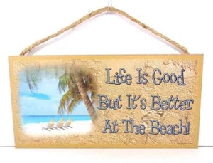¡LA VIDA ES BUENA PERO ES MEJOR EN LA PLAYA! LETRERO DE PARED DECORATIVO DE BAR ESCENA DE PLAYA - Imagen 1 de 1