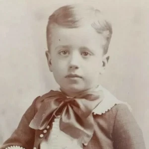 Antigua pajarita de moño para niño tarjeta de gabinete retro moda Rochester NY JW Taylor - Imagen 1 de 5