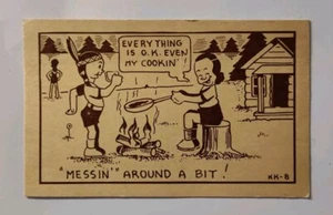 Postal original vintage de Kamp Komics años 40 Messin' Around A Bit KK-8 ¡Muy rara! - Imagen 1 de 6