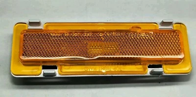 82-92 FIREBIRD TA CAMARO Z28 RH PASSENGER SIDE FRONT SIDE MARKER LIGHT GM2551110 - Image 1 of 4