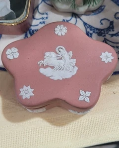 WEDGWOOD JASPERWARE TERRACOTTA AURORA PENTEFOLIE SCHMUCKKÄSTCHEN - Bild 1 von 5