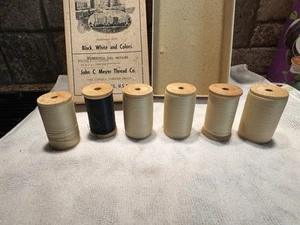 Scatola filettata vintage Meyer con 6 bobine di filo in legno - Foto 1 di 9