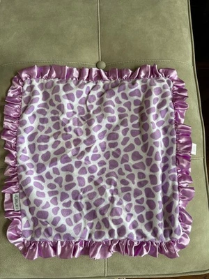 Cobertor de segurança Carters roxo 15" estampa girafa bebê cetim babado/costas - Imagem 1 de 3