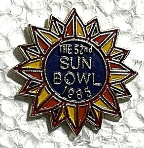 1985 SUN BOWL ~ College Football Bowl Game Souvenir Pin ~ Georgia v Arizona - Picture 1 of 1