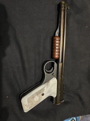 Benjamin Franklin Model 132 .22 Caliber Pellet Air Pistol  High Compressioni - Image 1 of 4