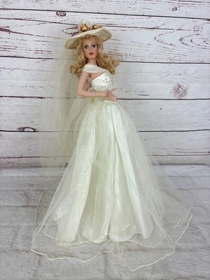 Muñeca de boda Ashton Drake Cindy McClure 18" boda en un cenador lleno de sol Foto 1 de 4