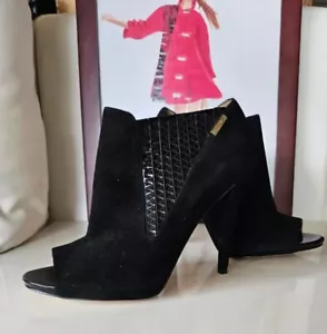 Calvin Klein Damen Booties 8 schwarz Wildleder dehnbar offene Zehenpartie Stiletto Socke Stiefel - Bild 1 von 15