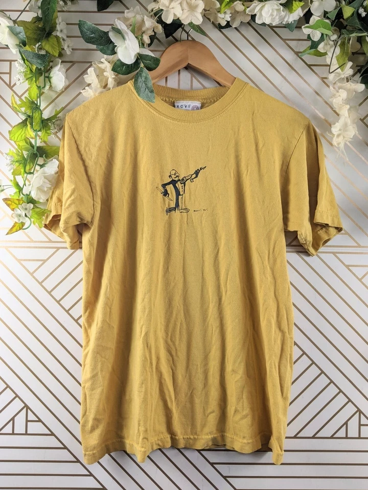 Мужская футболка XCVI Wearables желтая с графикой короткий рукав размер маленький  - Изображение 1 из 4