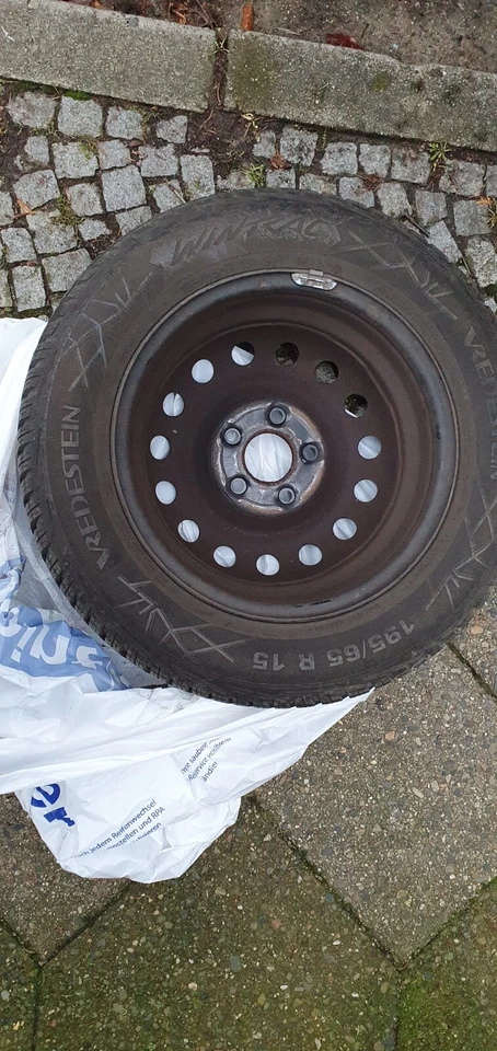 4 winterreifen Vredestein 195 65 r15 gebraucht 9 mm Profil inklusive Stahlfelgen - Bild 1 von 1