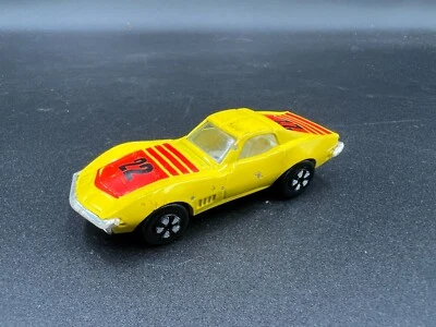 Playart Corvette Sting Ray Amarelo Hong Kong Playwear Eixo Frontal Ruim - Imagem 1 de 4