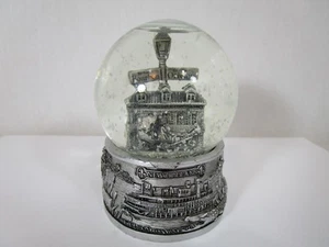 Bourbon Street New Orleans snow water globe Steamboat Carriage - Picture 1 of 6