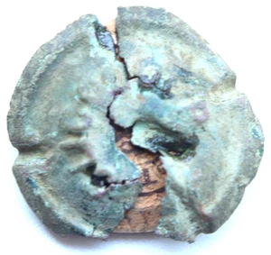 Vintage France Clicquot Champagne Muselet Caps PLAQUE DE MUSELET (25-11) - Picture 1 of 5