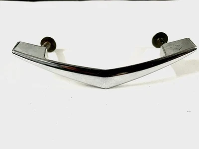 Винтажный современный выпуклый хромированный выдвижной ящик Chevron AJAX Boomerang «V» середины века - Изображение 1 из 3