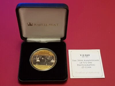 Queen Elizabeth 2 70th Anniversary £5 Five Pound Very Rare Coin 2015 Gold Plated - Image 1 of 4