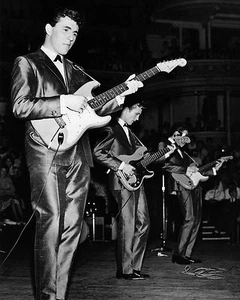 The Shadows 10" x 8" Photograph no 20 - Imagen 1 de 1