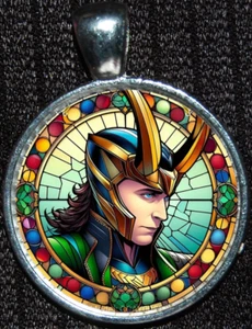 Collana Ciondolo Argento Loki Villain Avengers Supereroe Disneyland WDW Disney - Foto 1 di 1
