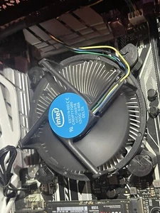 Intel Core i5 - 6500T / SR2L8 2.50GHz 6MB Quad-Core CPU LGA1151 And Cooler - Picture 1 of 5