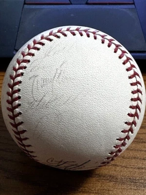 2001 ARIZONA DIAMONDBACKS TEAM SIGNED AUTOGRAPHED 2001 WORLD SERIES BASEBALL! - Image 1 of 4