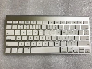 ORIGINAL GENUINE Apple A1314 Wireless Keyboard White Keys Aluminum Metal TESTED - Picture 1 of 4