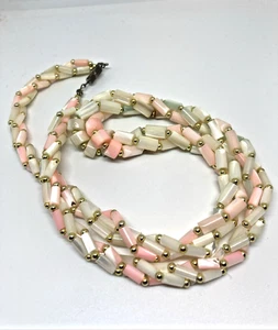 Triple Twist MOP Muschel rosa Koralle & weiß 24" Halskette mit Goldperlen Fassverschluss - Bild 1 von 13