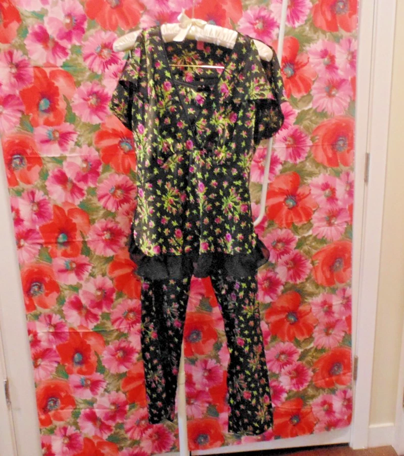 Betsey Johnson Intimates Black Rose Floral Sleepwear Top Pants 2pc Set -Size S - Image 1 of 4