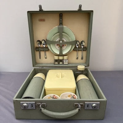 Vintage Rare 1950s Sirram Picnic Set Complete In Original Case Bakelite/Plastic  - Image 1 of 4