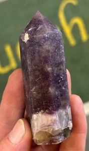 torre de piedra unicornio 107 gramos lepidolita con turmalina - Imagen 1 de 7