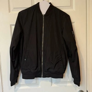 Old Navy schwarze Bomberjacke Herren Größe S Langarm durchgehender Reißverschluss mit Taschen - Bild 1 von 10