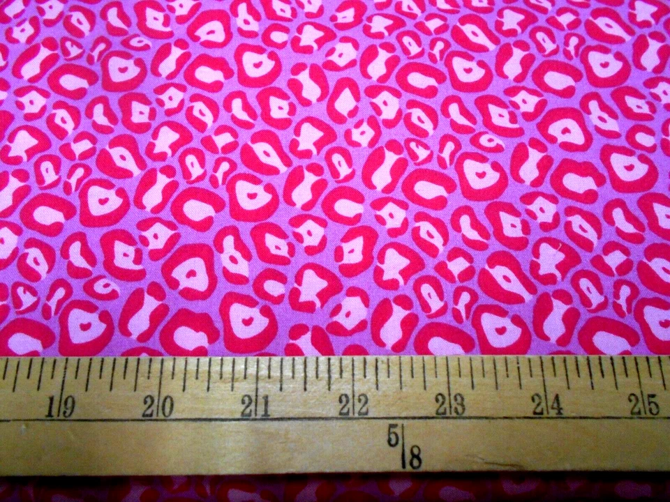 Tela con estampado de piel de leopardo rosa de 1 yarda Foto 1 de 1