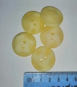 5 Knöpfe 28 mm hell zitronenmeliert. Grob ideal für Mäntel, Jacken und... - Bild 1 von 1