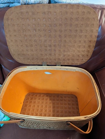Vintage Redmon Picnic Basket With Metal Handles Cover