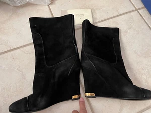 LOUIS VUITTON LOUIS VUITTON GOLD LOGO~BLACK SUEDE WEDGE COACHELLA ANKLE BOOTS 35 - Picture 1 of 5
