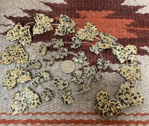 2 hebras talladas Dalmation Jaspe forma mariposa cuentas/(t764a-w4) - Imagen 1 de 2