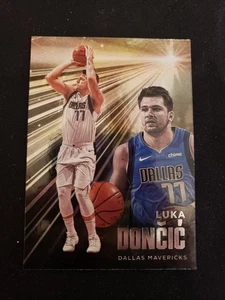 2020-21 Panini Chronicles - Essentials Luka Dončić #228 - Bild 1 von 2