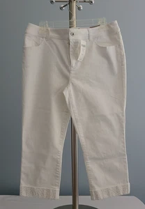 NWT Chico's Size 1 Marti Capri Crop PANTS Pull-On Optic white Cotton - Picture 1 of 18